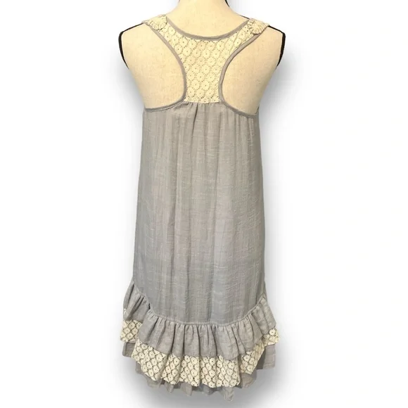 Delia’s Dress - Picture 3 of 10